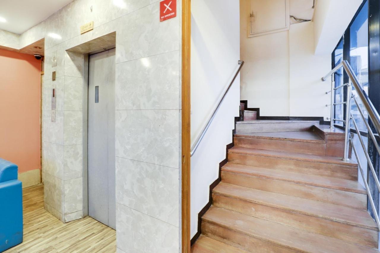Oyo Hotel Dash Vadodara Bagian luar foto