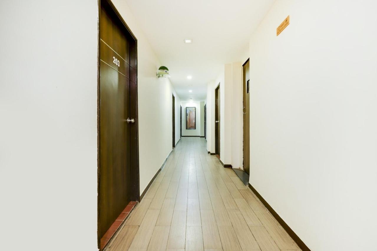 Oyo Hotel Dash Vadodara Bagian luar foto