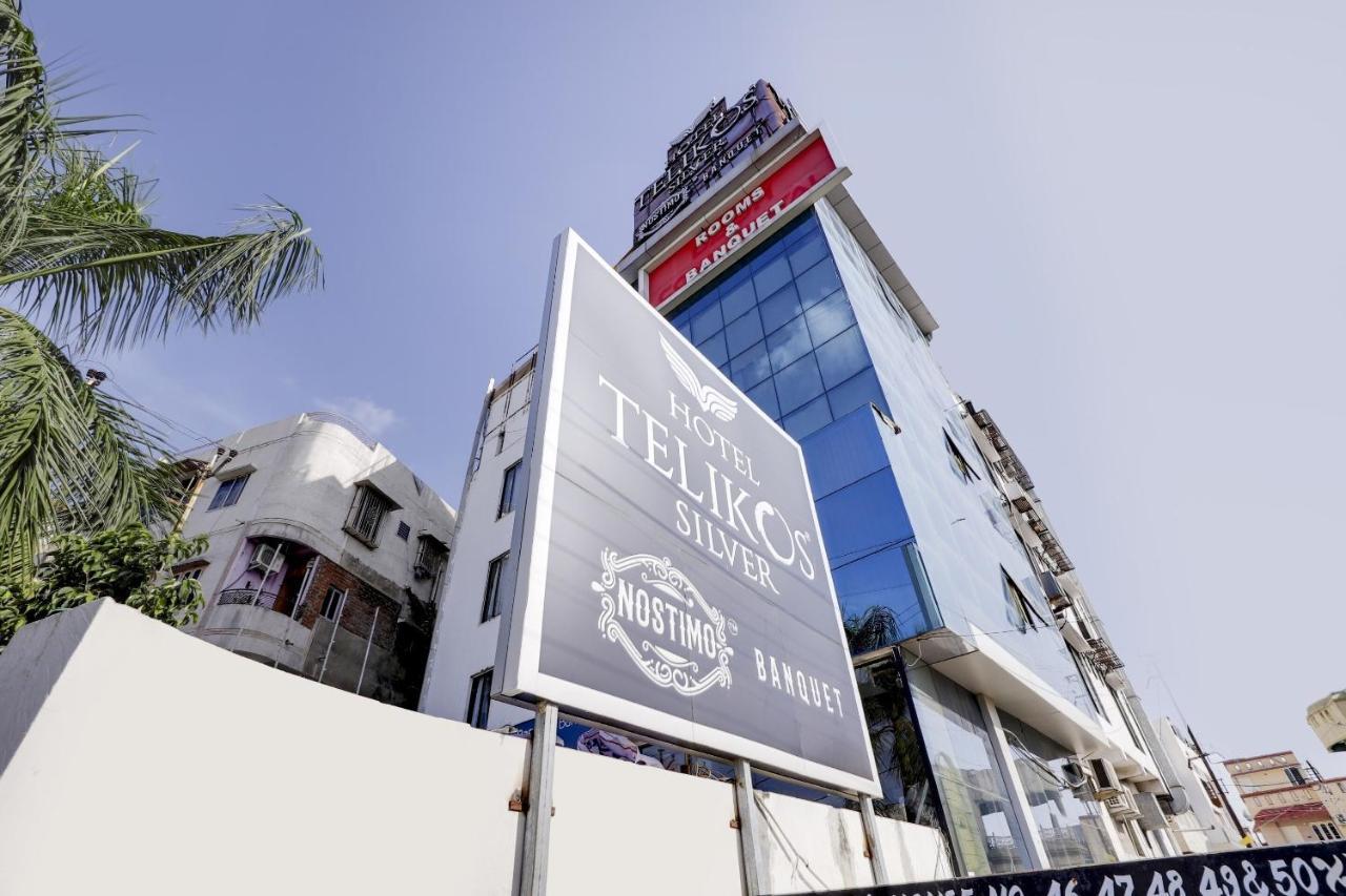 Oyo Hotel Dash Vadodara Bagian luar foto