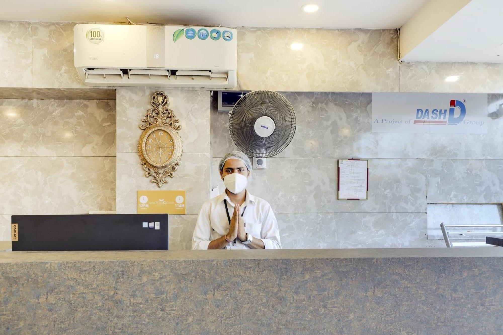 Oyo Hotel Dash Vadodara Bagian luar foto